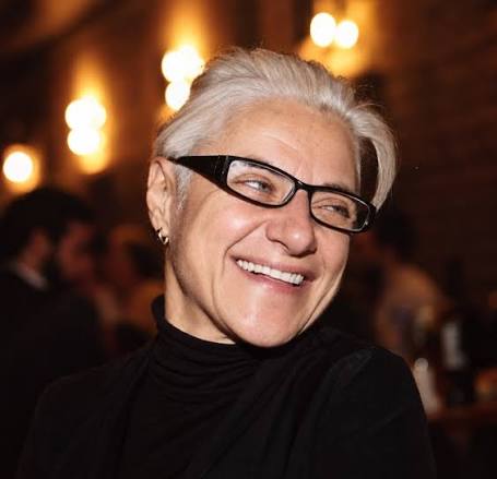 Ritratto a colori di Francesca Della Monica sorridente